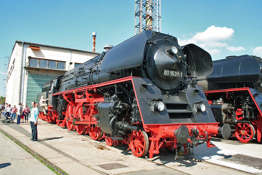 01 1531 vom Frderverein Bahnbetriebswerk Arnstadt e.V. ausgestellt auf dem Gelnde des DLW Meiningen zum XVII. Meininger Dampflokfest (03.09.2011