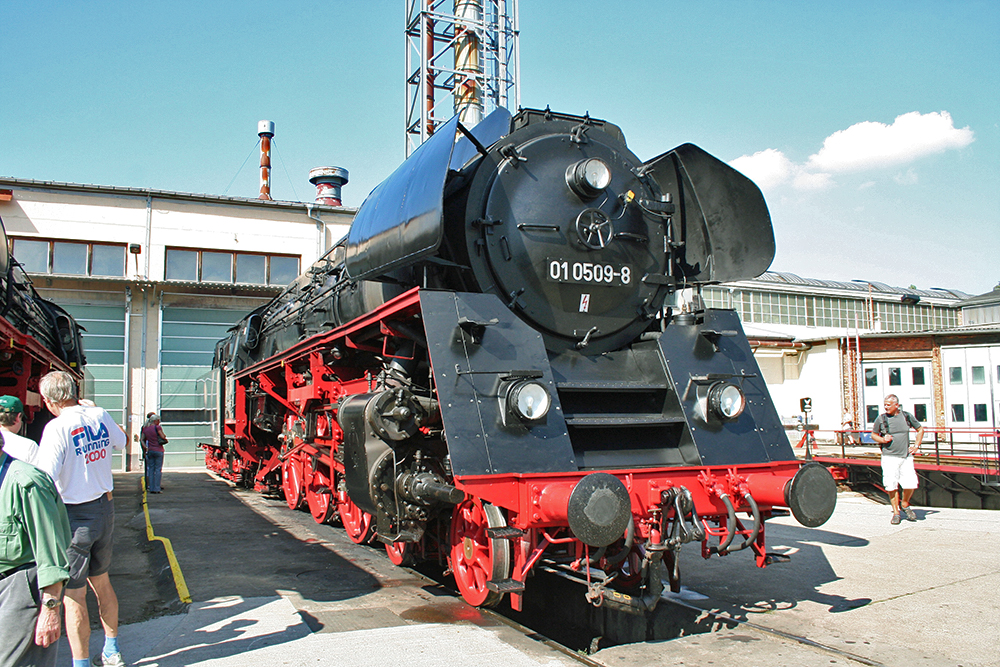 01 509 der Pressnitztalbahn GmbH ausgestellt auf dem Gelnde des DLW Meiningen zum XVII. Meininger Dampflokfest (03.09.2011)