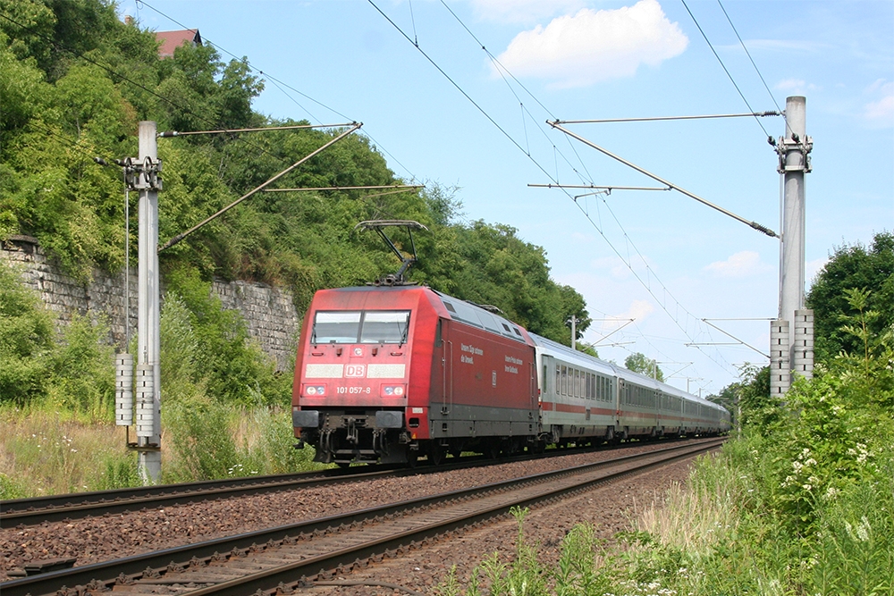 101 057 mit IC 2207 (Berlin – Mnchen) (Weienfels, 26.07.2013)