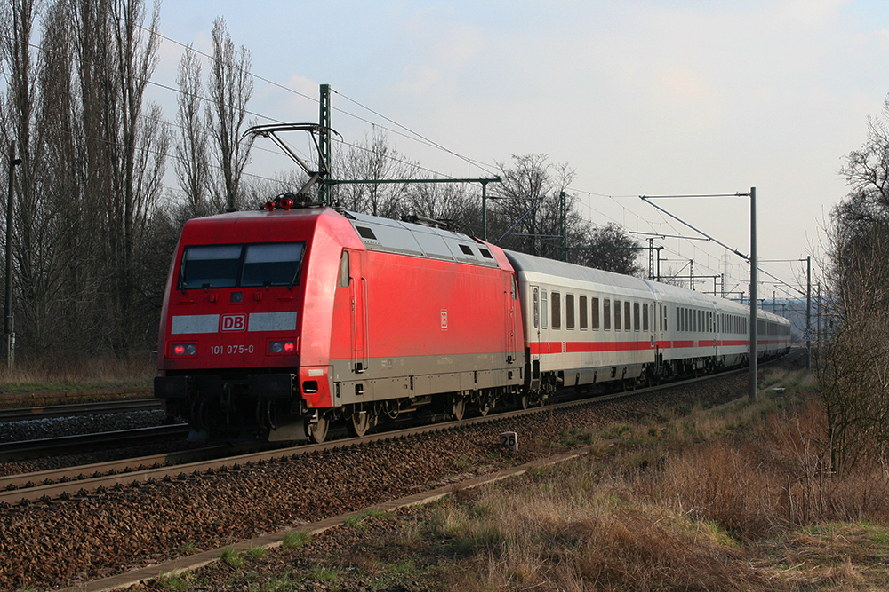 101 075 mit IC 2154 (Leipzig – Frankfurt/Main) (Schkortleben, 23.03.2012)