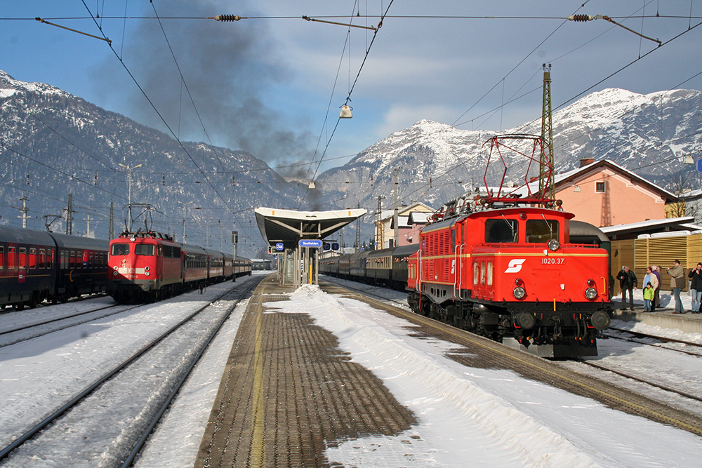 1020.037 der GEG beim rangieren an die Zugspitze des IGE-Sonderzug  Volldampf in die Alpen  (Augsburg - Salzburg - Bischofshofen - Saalfelden - Wrgl - Rosenheim - Augsburg) (Saalfelden, 08.01.2011)