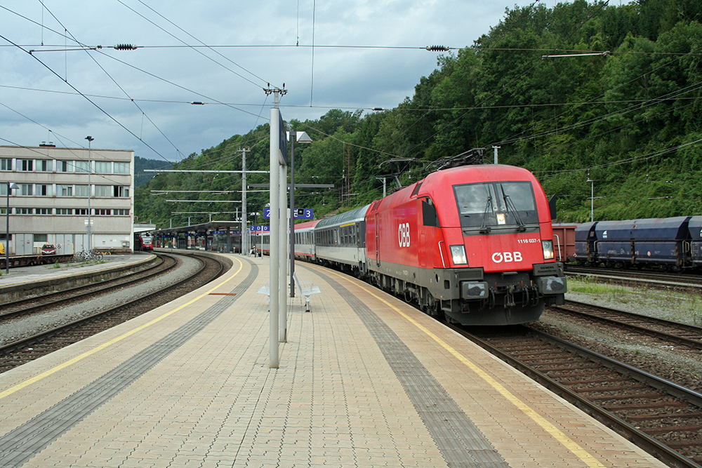 1116 037 mit IC 519 (Salzburg – Graz) (Leoben, 13.08.2010)