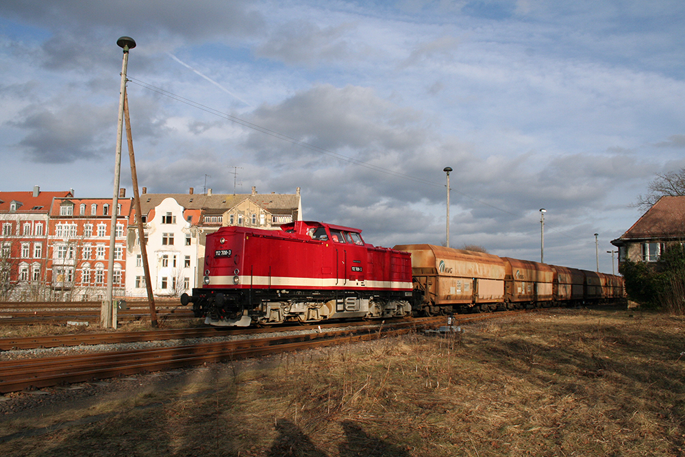 112 708 von Regio Infra Service Sachsen GmbH bei der Plandampfveranstaltung „Dampf trifft Kohle 2011“, hier mit dem Leerkohlezug von Mumsdorf nach Profen bei der Einfahrt in Zeitz (06.02.2011)
