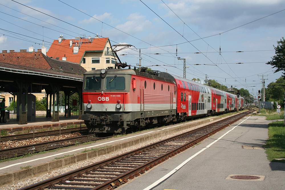 1144 033 mit REX 9329 (St. Valentin – Wien Westbahnhof) (Wien-Penzing, 08.08.2012)