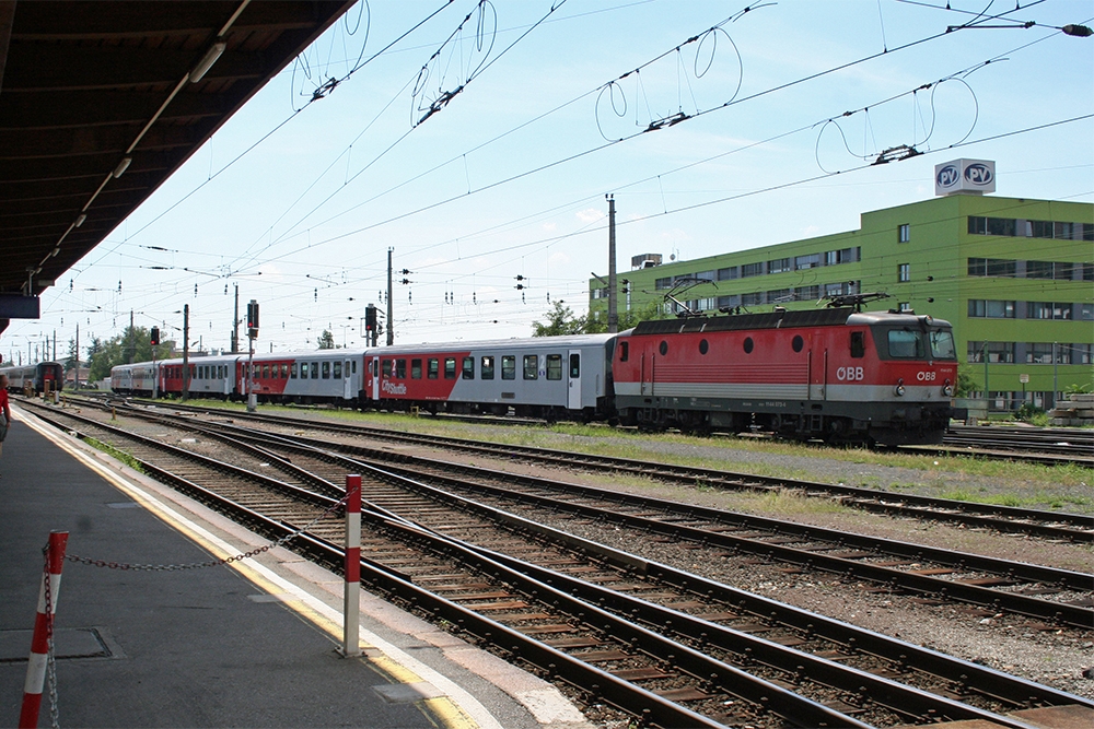 1144 073 mit einer S5 (Spielfeld-Stra – Graz Hbf.) in Graz Hbf. (12.08.2010)
