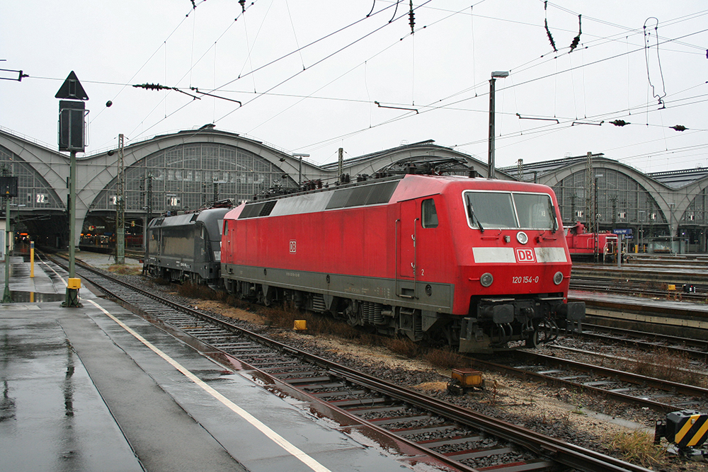 120 154 abgestellt in Leipzig Hbf. (21.01.2012)