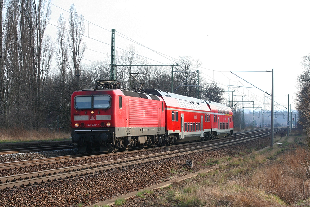 143 034 mit RB 26422 (Weienfels – Leipzig) (Schkortleben, 23.03.2012)