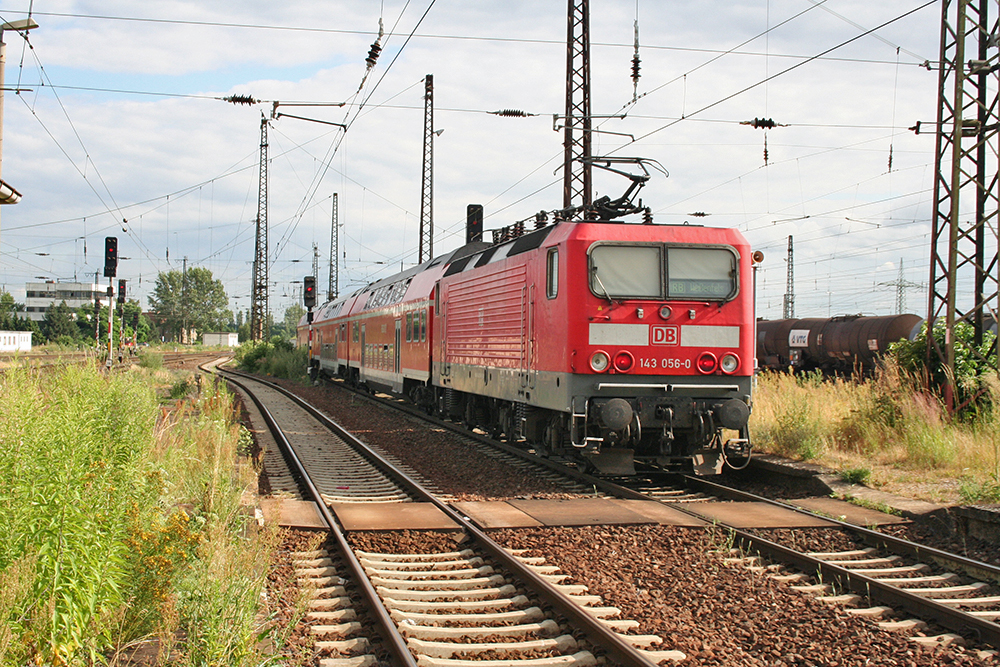143 056 mit RB 26729 (Leipzig – Weienfels) (Grokorbetha, 06.07.2010)