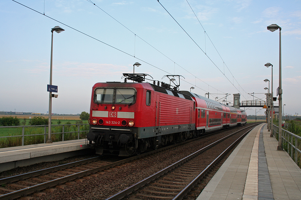 143 324 auf der S 10 (Halle/Saale – Schkeuditz West – Leipzig) (Schkeuditz-West, 10.08.2010)