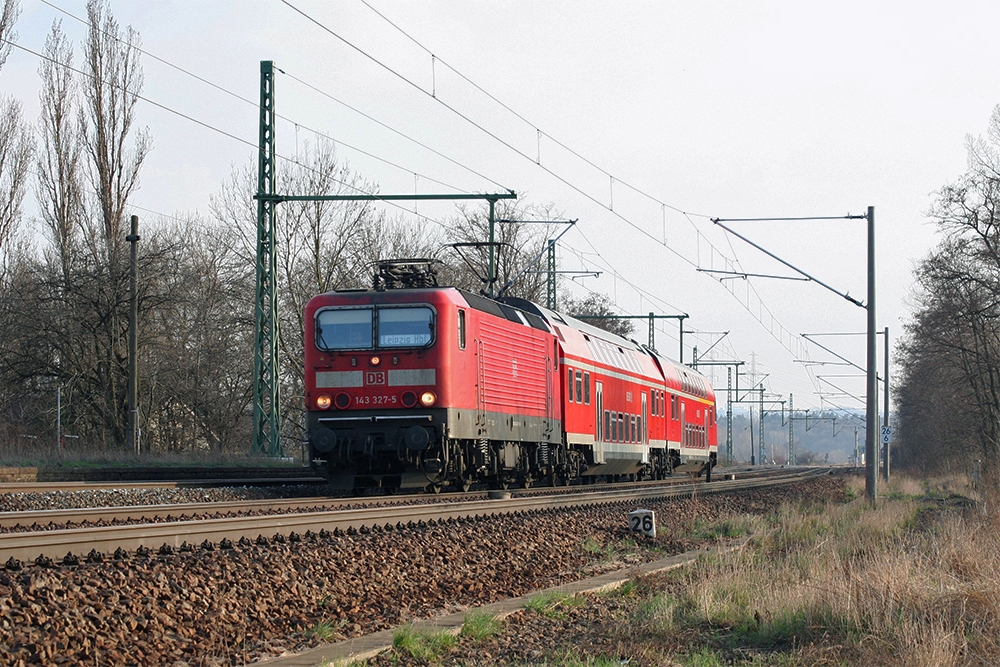 143 327 mit RB 26424 (Weienfels – Leipzig) (Schkortleben, 23.03.2012)