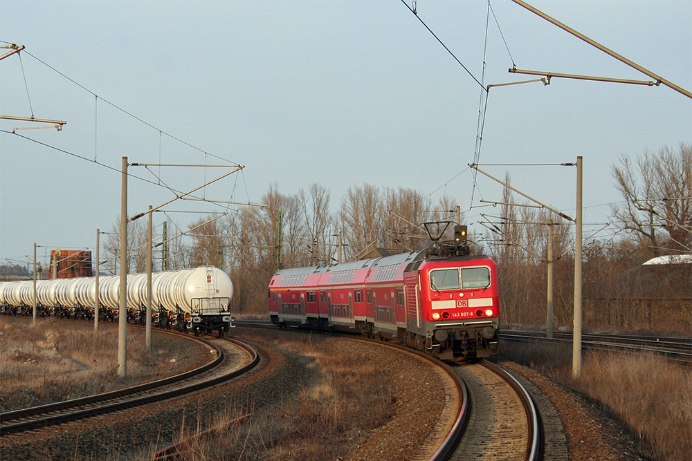 143 807 mit RB 26273 (Halle/Saale – Naumburg/Saale) (Weienfels, 09.03.2012)