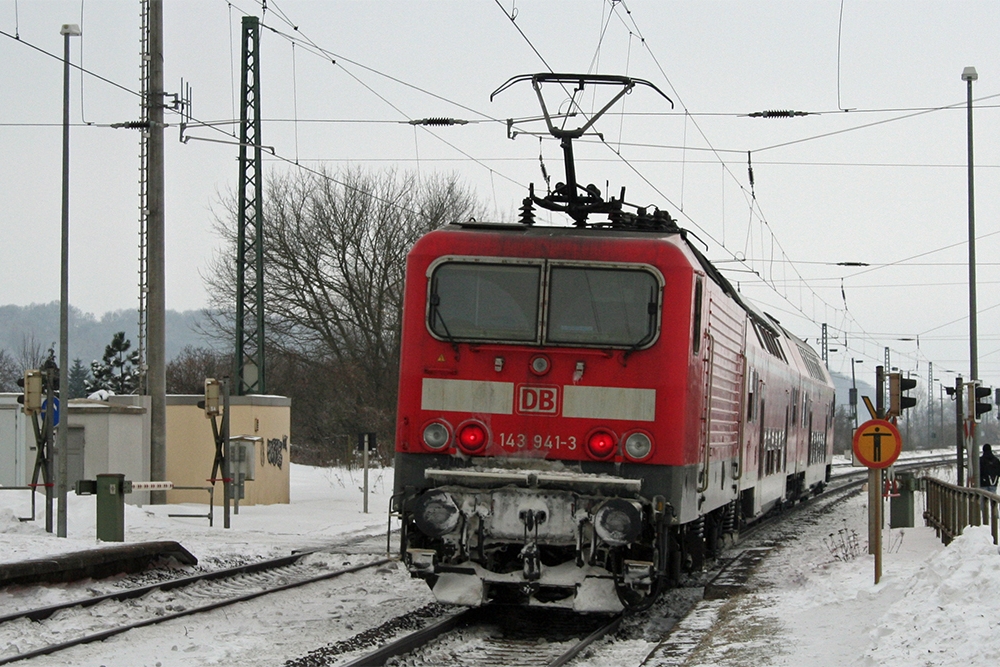 143 941 mit RB 26267 (Halle/Saale – Naumburg/Saale) (Leiling, 30.12.2010)