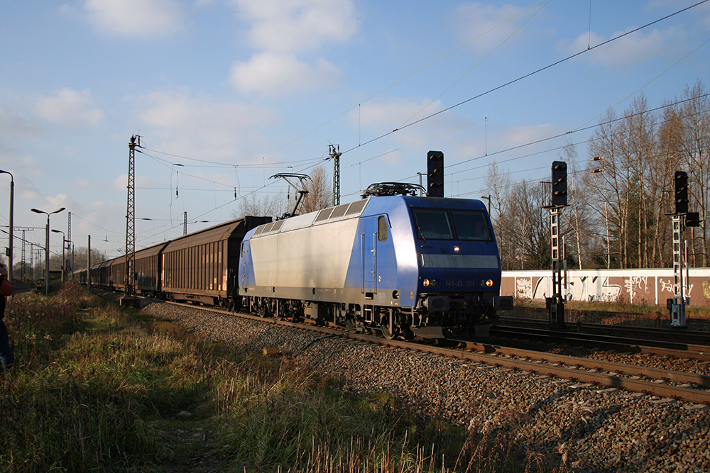 145-CL 201 mit einem Gterzug in Leipzig-Thekla (20.11.2010)