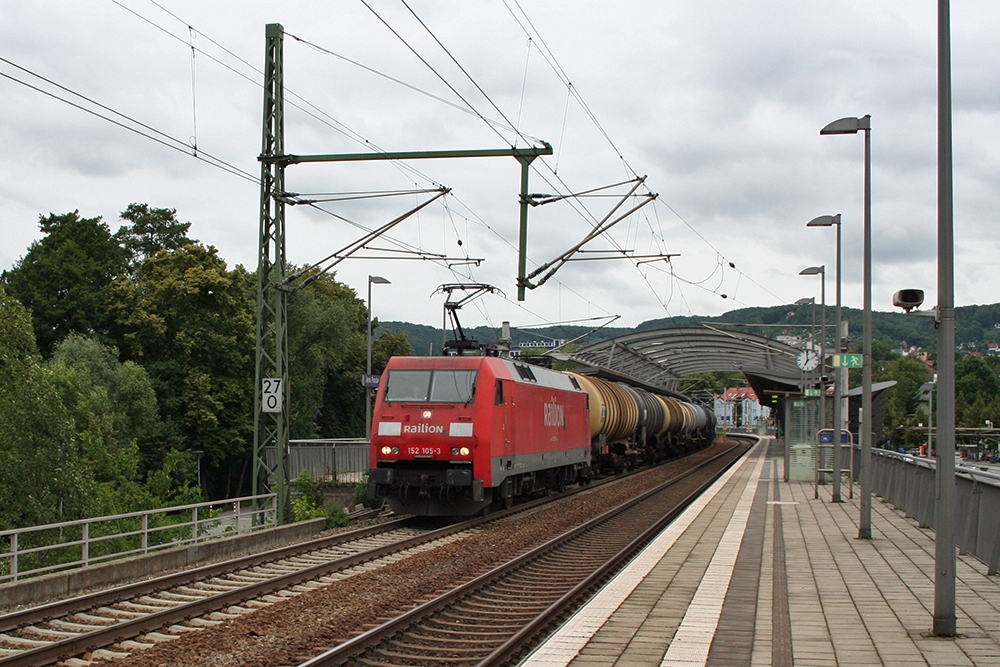 152 105 mit Kesselwagen in Richtung Jena-Saalbahnhof (Jena-Paradies, 25.06.2011)