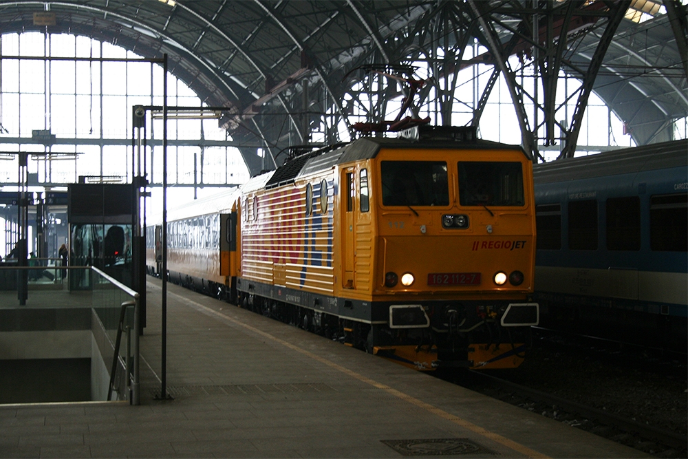 162 112 mit einem RegioJet (Praha hl.n., 25.01.2013)