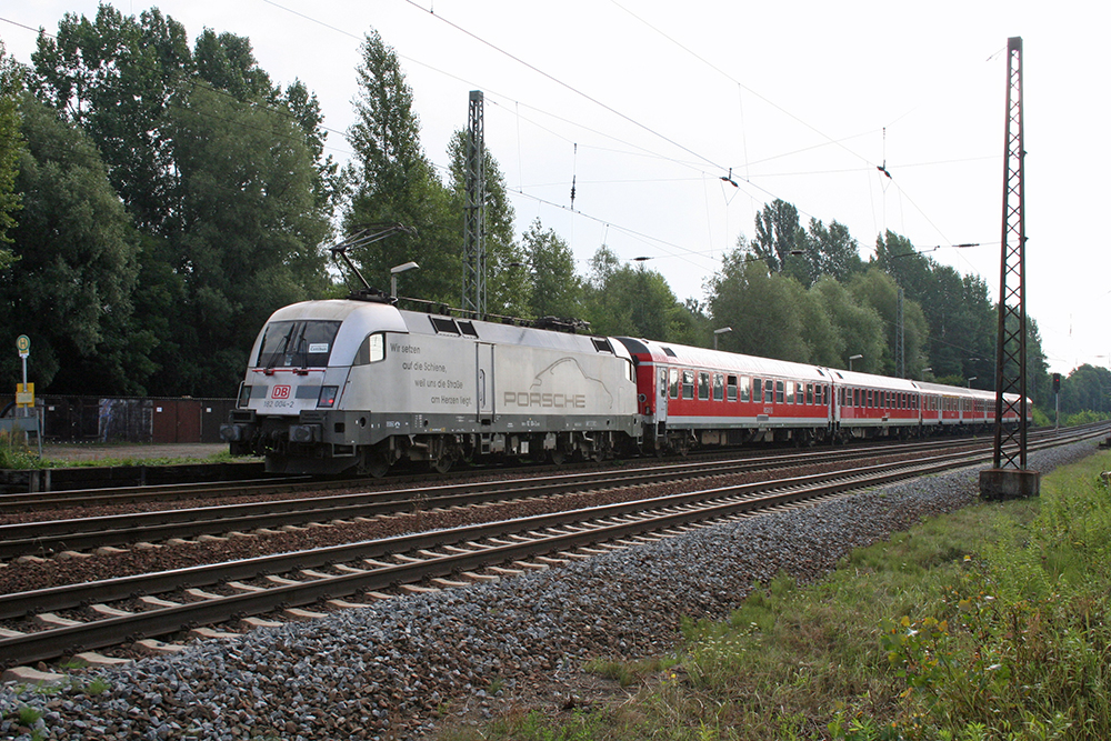 182 004 mit RE 28125 (Leipzig-Thekla – Cottbus) (Leipzig-Thekla, 10.08.2010)