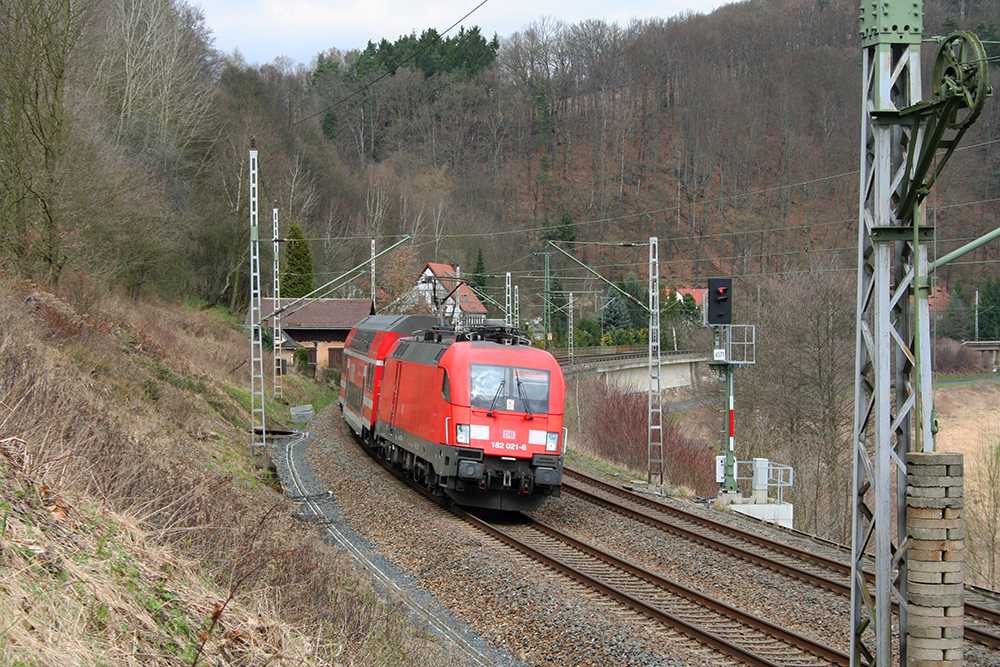 182 021 mit einer S1 nach Bad Schandau (Knigstein, 31.03.2012)