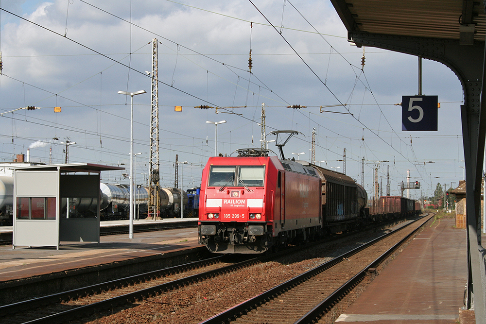 185 299 mit Gz in Richtung Weienfels (Grokorbetha, 23.09.2011)