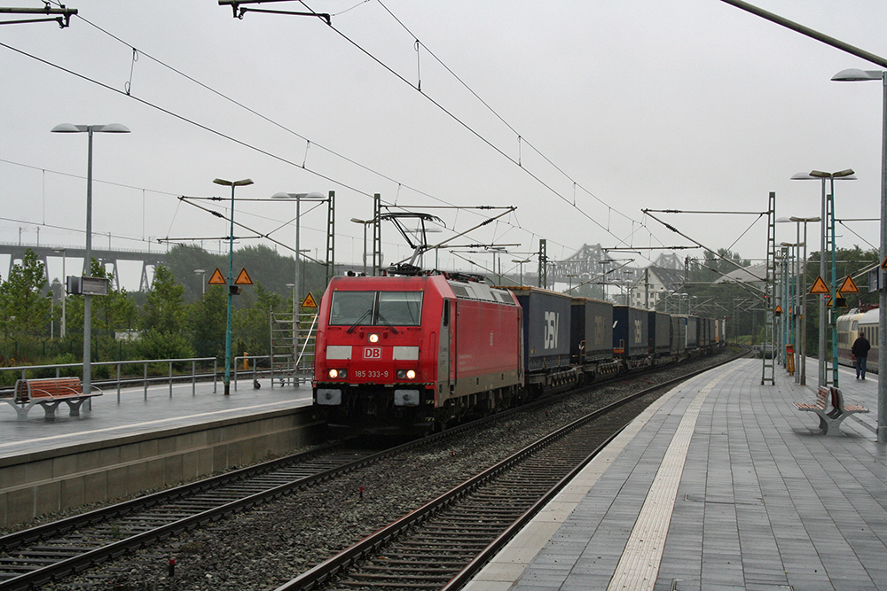 185 333 mit einem Gterzug in Richtung Flensburg (Rendsburg, 24.07.2011)