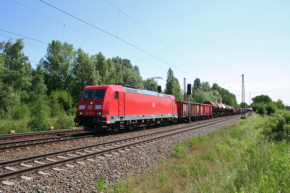 185 383 mit gemischtem Gz in Richtung Engelsdorf (Leipzig-Thekla, 02.06.2011)