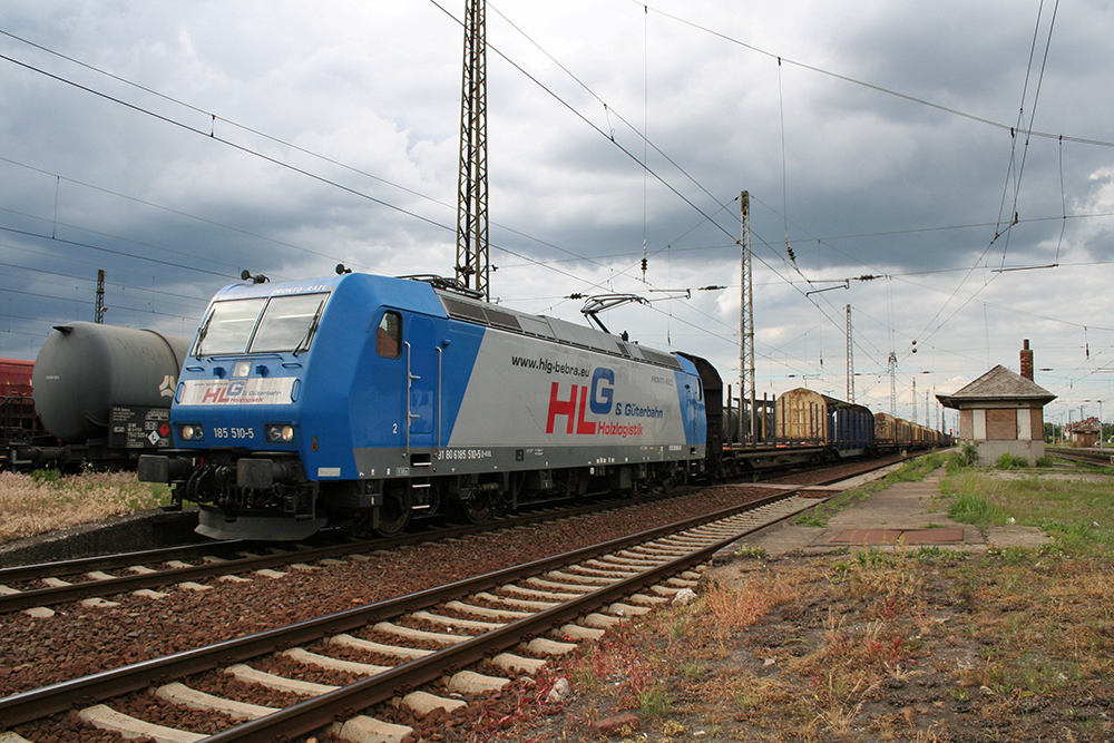 185 510 der HLG mit Gz in Richtung Weienfels (Grokorbetha, 27.05.2011)