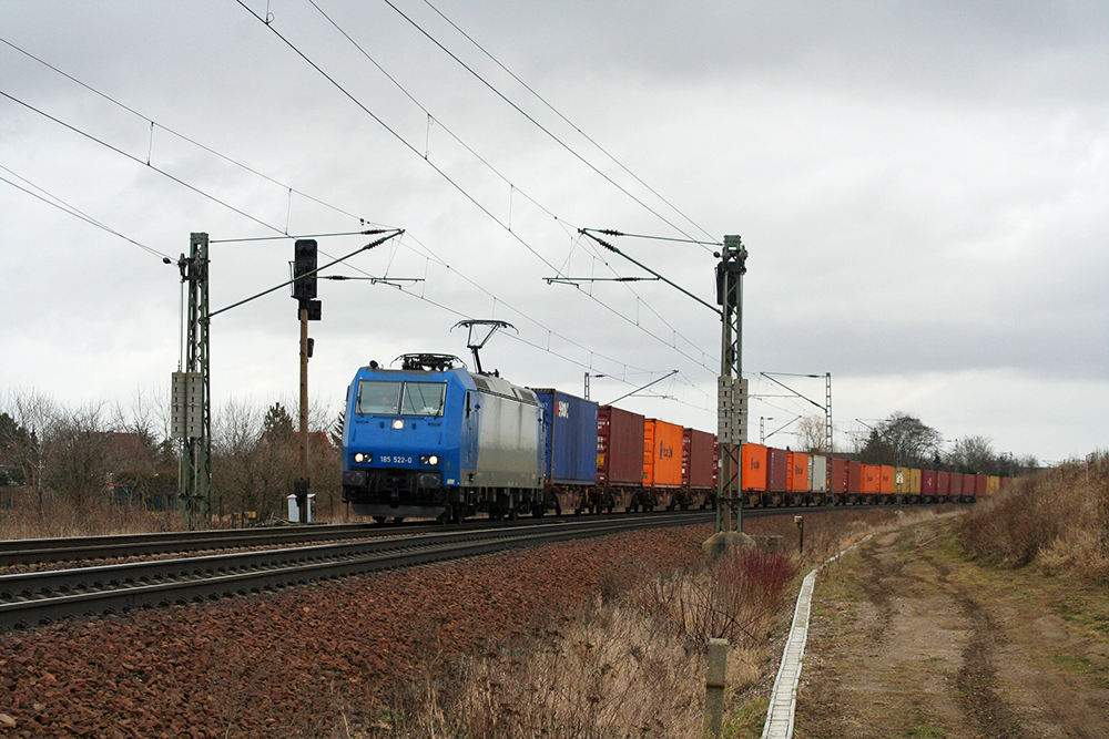 185 522, vermietet an die ITL, mit einem Gz in Richtung Leipzig (Zeithain, 11.03.2012)