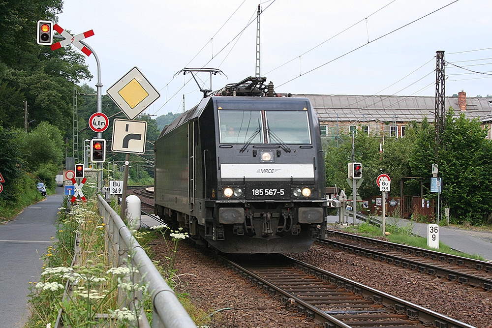 185 567 Lz in Richtung Bad Schandau (Stadt Wehlen, 20.07.2013)