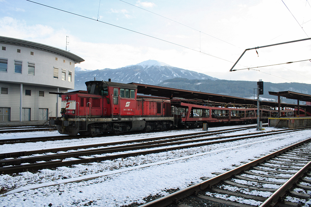 2068 007 in Innsbruck Hbf. (18.12.2011)