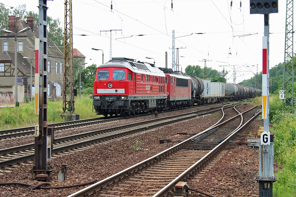 232 527 mit Gz in Richtung Leipzig-Schnefeld (Leipzig-Thekla, 06.07.2010)