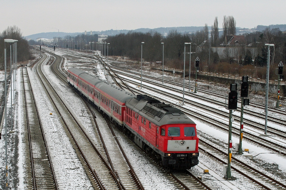 232 904 mit RE 3625 (Erfurt – Altenburg) bei der Einfahrt in Gera Hbf. (20.02.2011)
