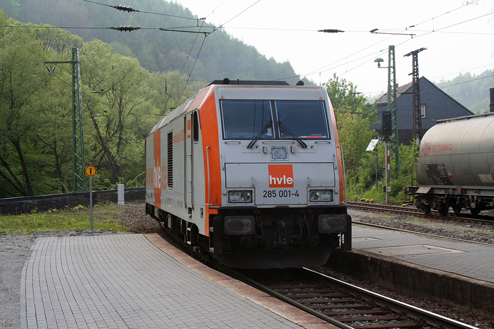 285 001 beim rangieren im Bahnhof Rbeland, nachdem sie mit einem Sonderzug von Blankenburg nach Rbeland gekommen ist (22.05.2010)