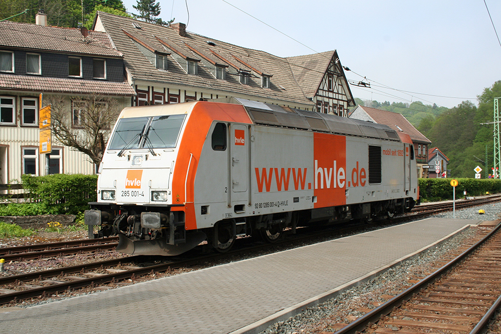 285 001 beim rangieren im Bahnhof Rbeland, nachdem sie mit einem Sonderzug von Blankenburg nach Rbeland gekommen ist (22.05.2010)