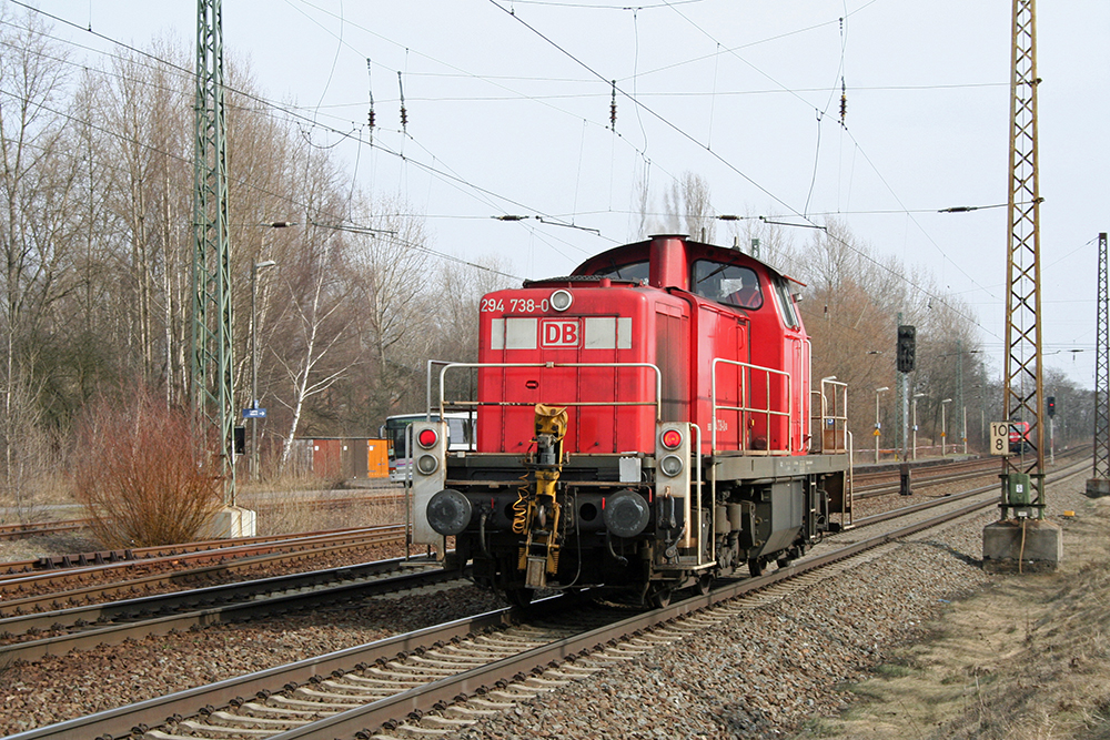 294 738 in Richtung Schnefeld (Leipzig-Thekla, 12.03.2011)