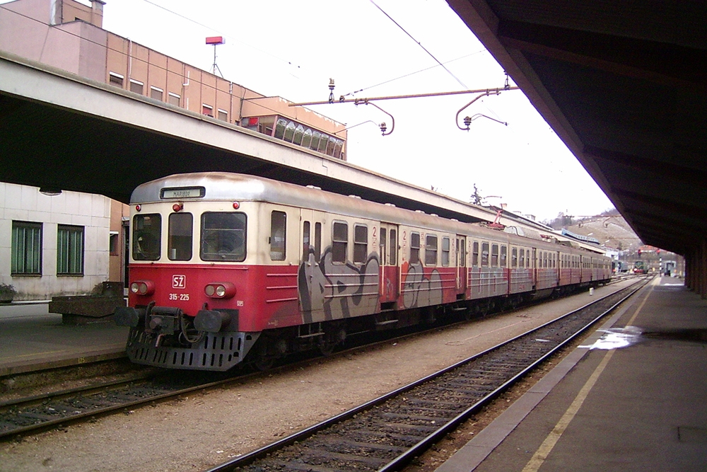 315 225 abgestellt in Maribor (18.02.2006)