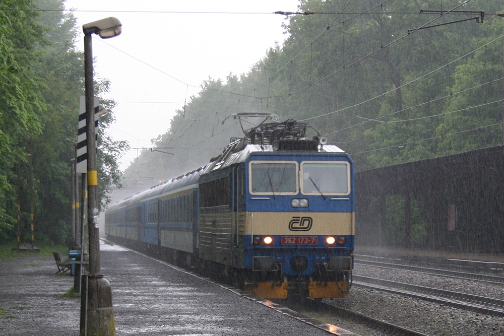 362 173 mit R 687 (Praha-Smichov - Brno hl. n.) (Praha-Klanovice, 25.05.2013)