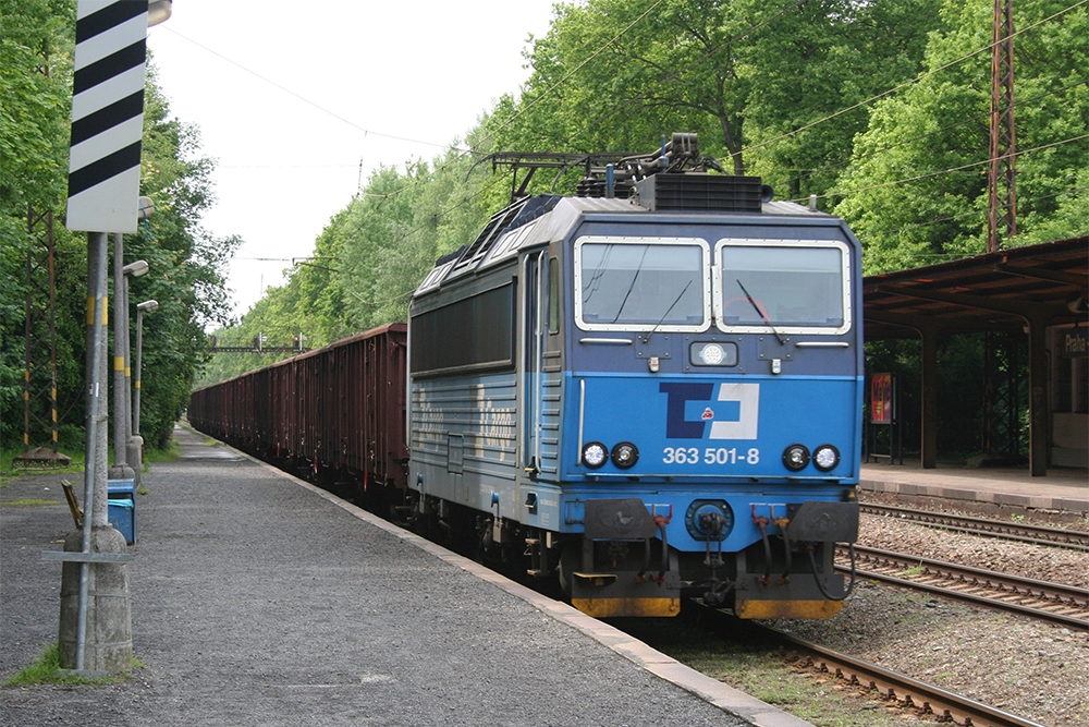363 501 mit einem Gz in Richtung Kolin (Praha-Klanovice, 25.05.2013)