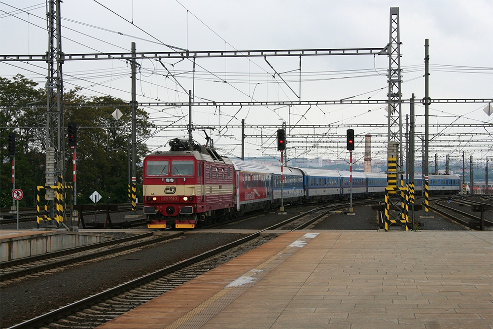 371 004 EC 177 „Slovensk strela“ (Berlin Gesundbrunnen - Bratislava hl.st.) (Praha hl. n., 25.05.2013)