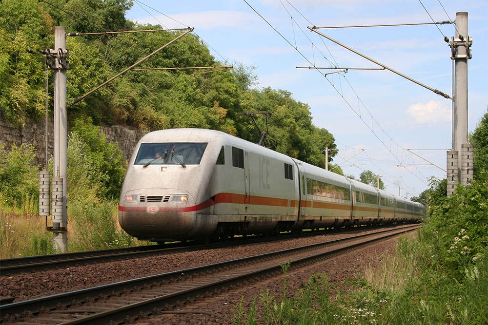 401 018 als ICE 693 (Berlin - Frankfurt/Main – Mnchen) (Weienfels, 26.07.2013)