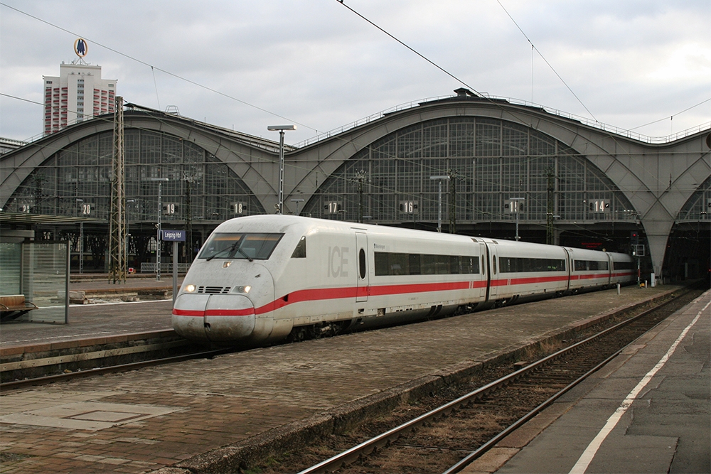 402 020 als ICE 892 (Leipzig – Hamburg) (Leipzig Hbf., 25.02.2012)
