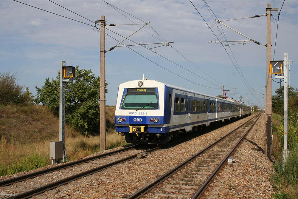 4020 222 und 4020 268 als S9 (Gnserndorf – Mdling) (Hp Helmahof, 24.08.2012)