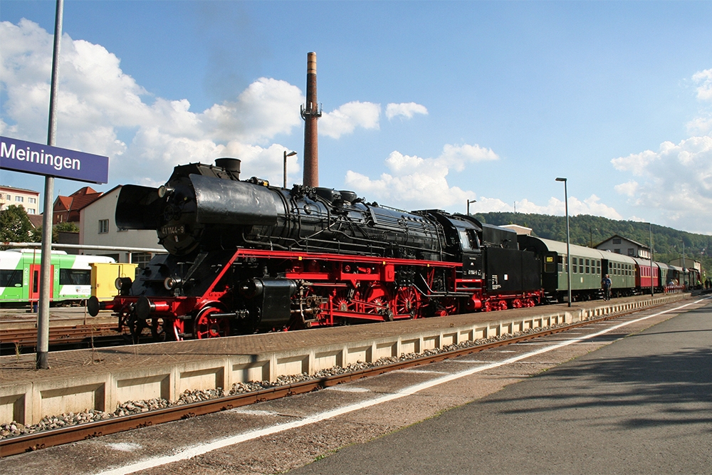 41 1144 der IGE Werrabahn Eisenach mit einem Sonderzug von Meiningen (XVII. Meininger Dampflokfest) nach Fulda im Bahnhof Meiningen (03.09.2011)