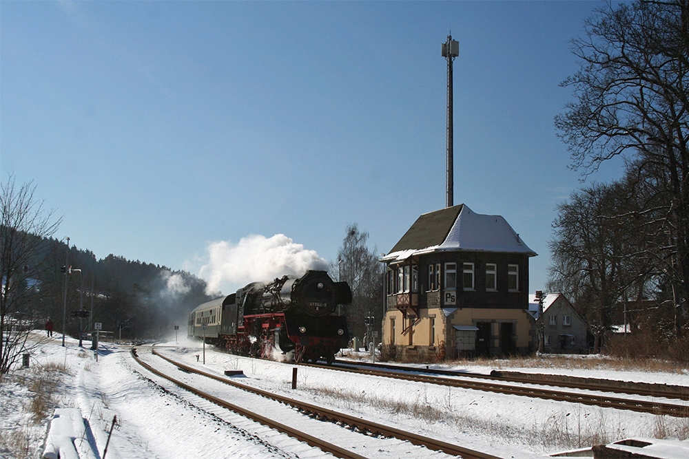 41 1144 der IGE Werrabahn Eisenach mit dem  Rodelblitz  von Eisenach nach Arnstadt bei der Durchfahrt in Plaue (28.01.2012)
