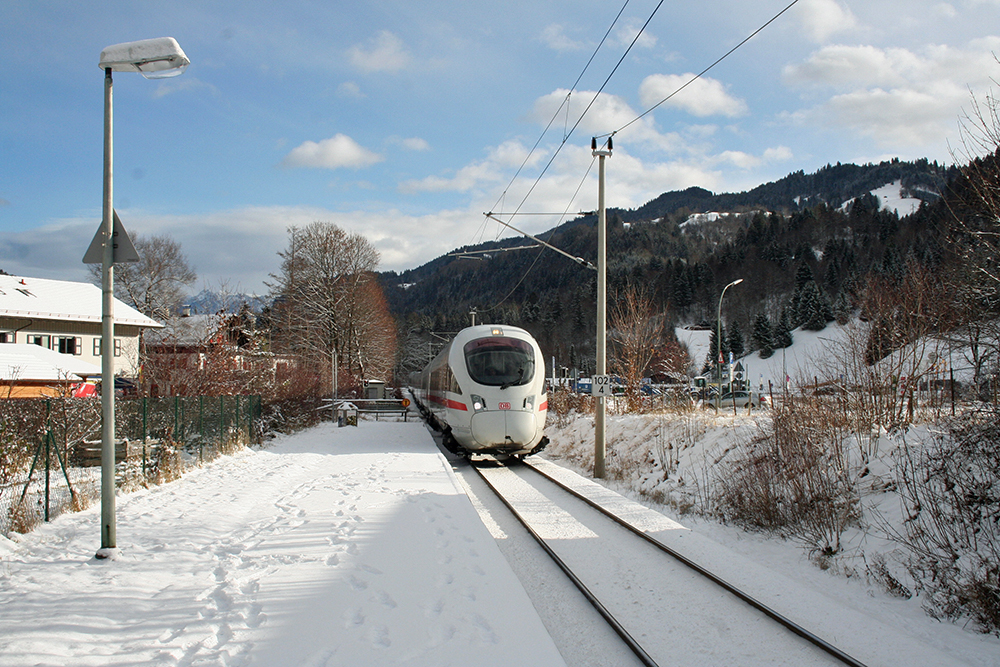 411 056 („Waren/Mritz“) als ICE 1206 (Innsbruck – Berlin – Stralsund) (Garmisch-Partenkirchen, 18.12.2011)