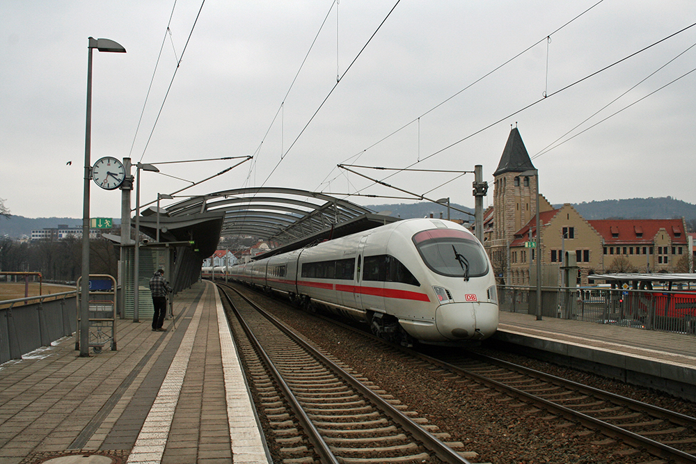 411 078 („Ostseebad Warnemnde“) und 415 003 („Altenbeken“) als ICE 109 (Hamburg – Berlin – Leipzig – Mnchen – Innsbruck) (Jena-Paradies, 20.02.2011)