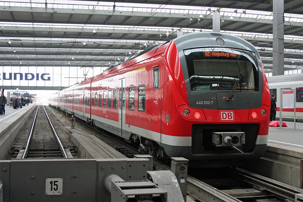 440 010 als RE 57188 (Mnchen –Augsburg) (Mnchen Hbf., 29.01.2011)