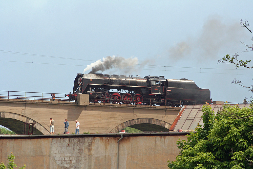 475 179 aus Decin auf dem Viadukt in Cheb (Eger) (21.05.2011)
