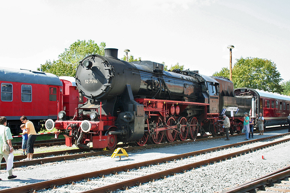 52 7596 der Eisenbahnfreunde Zollernbahn e.V. ausgestellt auf dem Gelnde des DLW Meiningen beim XVII. Meininger Dampflokfest (03.09.2011)