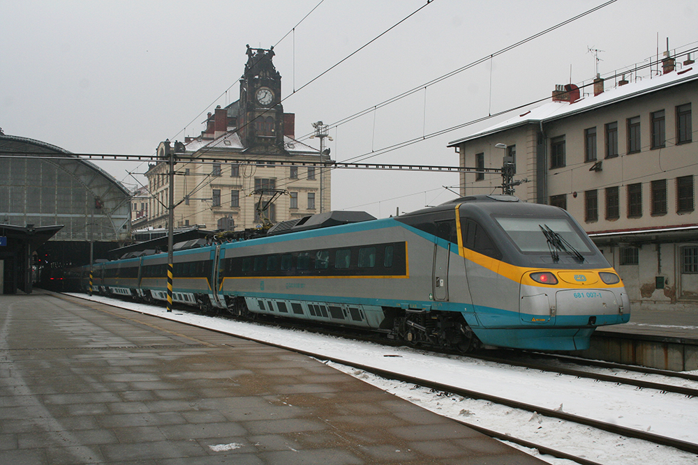 681 007 als SC 508 (Ostrava – Praha) (Praha hl.n., 25.01.2013)  