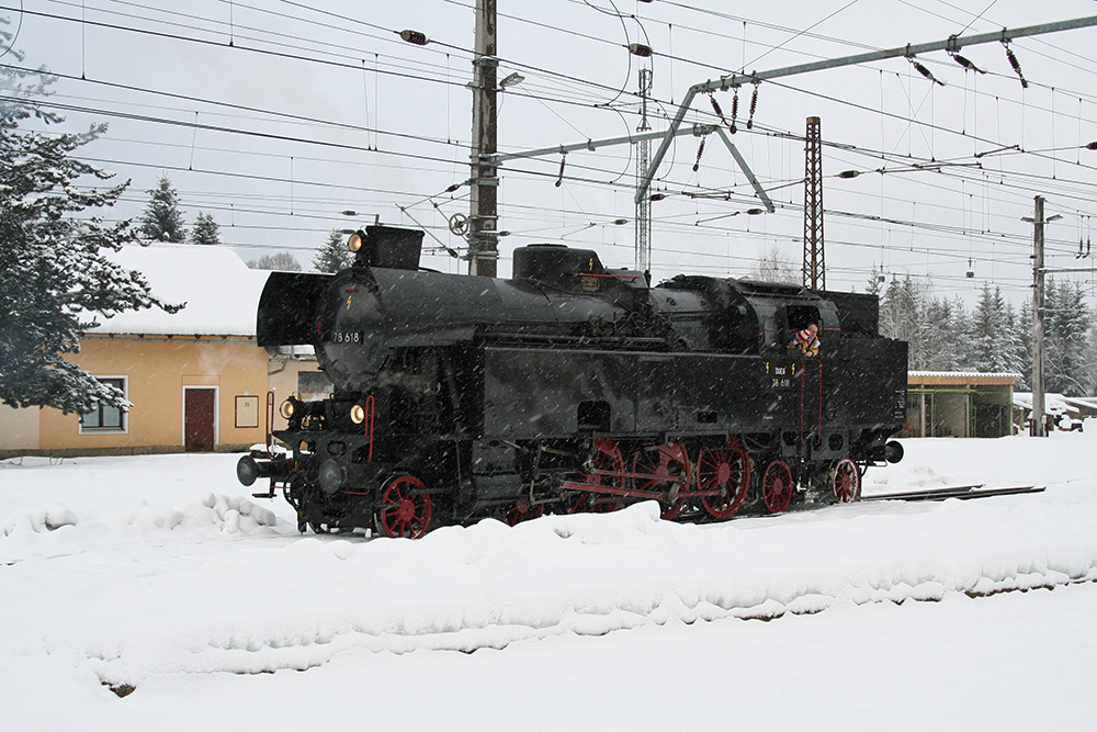78 618 der GEG auf Verschubfahrt vom IGE-Sonderzug  Winterdampffahrt durchs Gesuse  in Selzthal (06.01.2012)