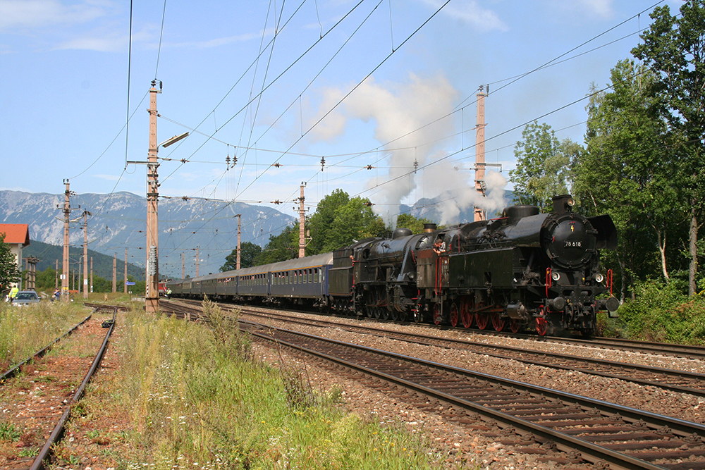 78.618 und 33.132 der GEG mit „Austria-Jubilums-Express“ von Wien ber die Semmeringbahn, Leoben, Selzthal und die Gesusebahn nach Linz in Eichberg am Semmering (23.08.2012)